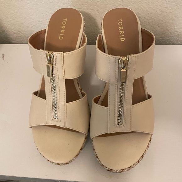 torrid Shoes - Torrid Tan Sandals with Zipper Accent